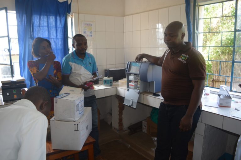 Formation sur l&rsquo;utilisation de l&rsquo;appareil de dosage de CD4