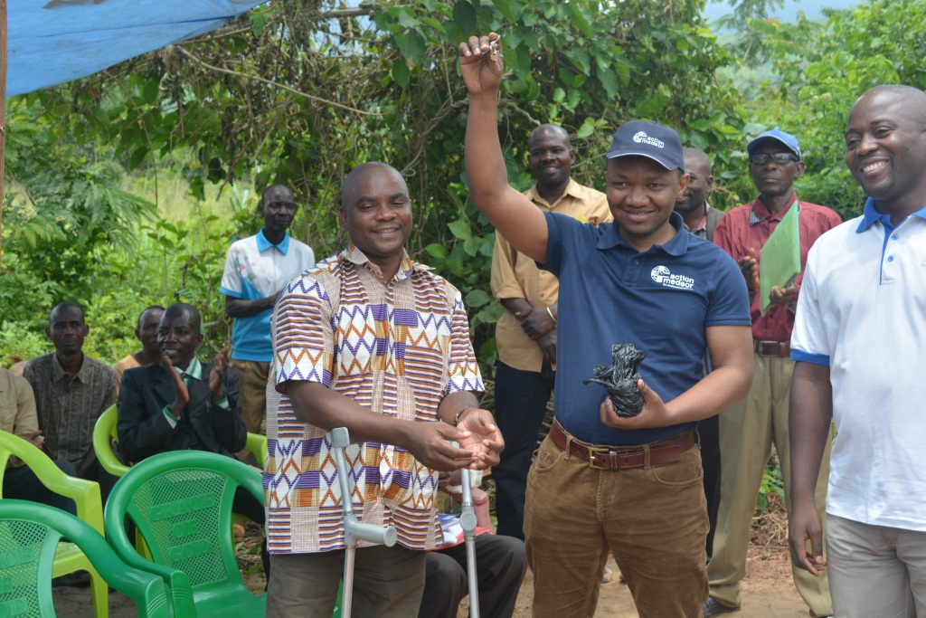 Remise des ouvrages dans la zone de santé de Nundu