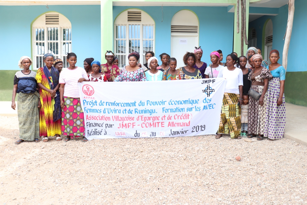 30 femmes vulnérables du quartier KILIBULA en cité d’Uvira formées sur la création et le fonctionnement des Associations Villageoises d’Epargne et de Crédit par AFPDE