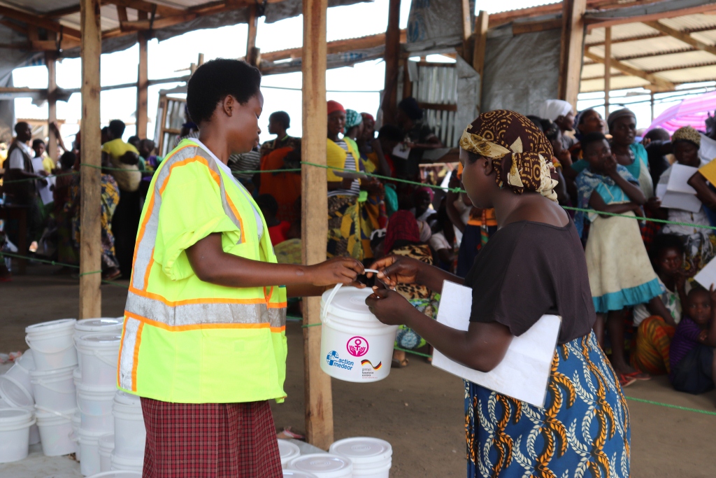 6000 Kits hygiéniques mis à la disposition du HCR par AFPDE pour les femmes et jeunes filles à l’âge de procréation réfugiées Burundaises du camp Lusenda et Mulongwe.