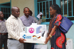 Remise par AFPDE des appareils ophtalmologiques à la Zone de Santé de Nundu : Don du ministère fédéral Allemand des Affaires Etrangères et Action Medeor aux réfugiés burundais et communautés hôtes.