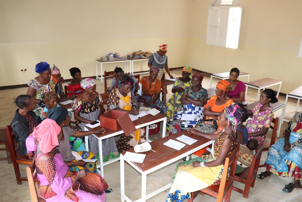 Renforcement du pouvoir économique pour avancer les droits et le bien-être des femmes et jeunes filles désœuvrées et analphabètes en territoire d’Uvira, province du Sud-Kivu.