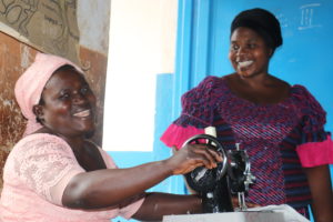KAVUMU : Formation de quelques 15 enseignants et acteurs de développement sur la couture confection des serviettes hygiéniques
