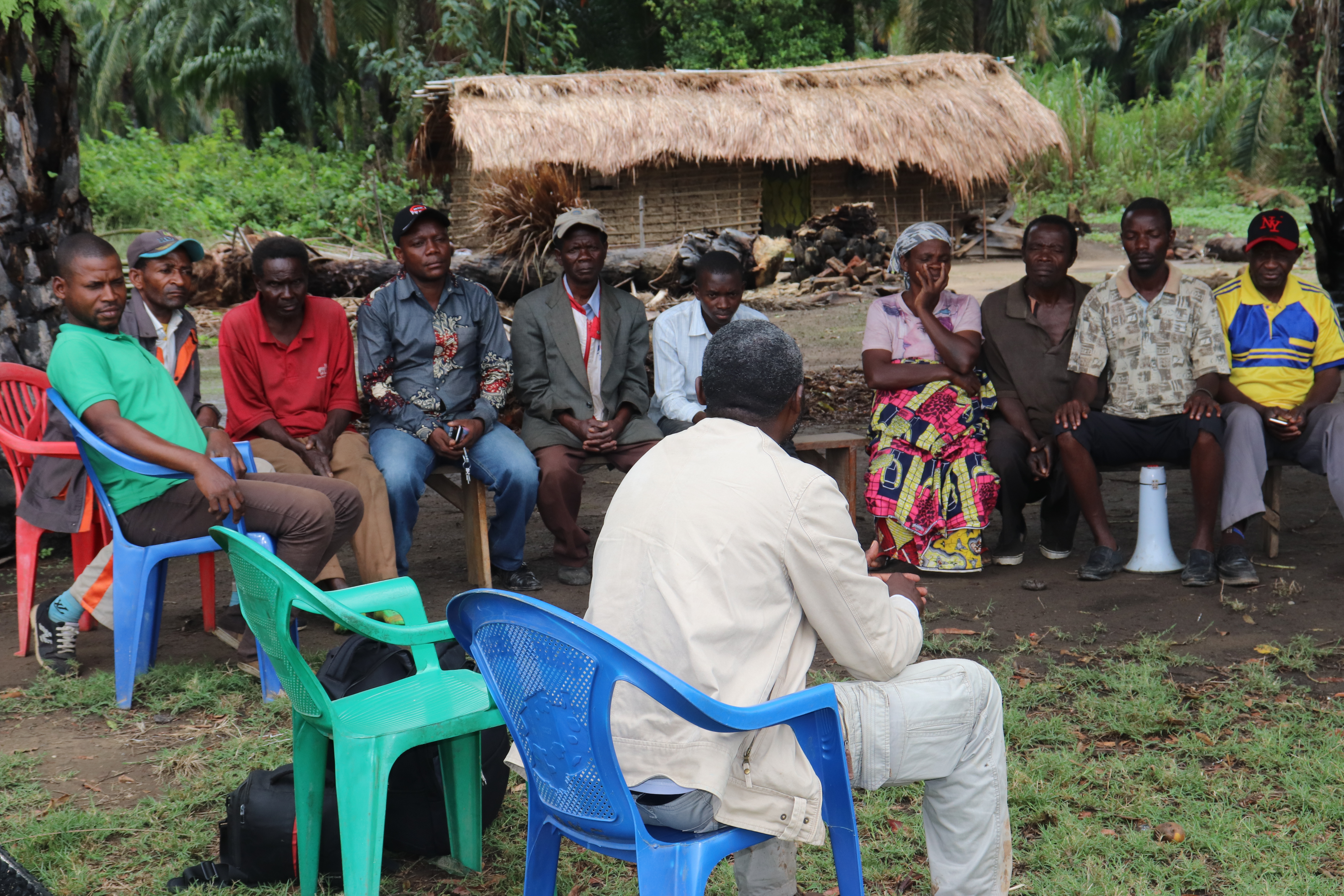 Réunion avec les membres de la communauté à Kenya sur leur participation aux activités d’adduction