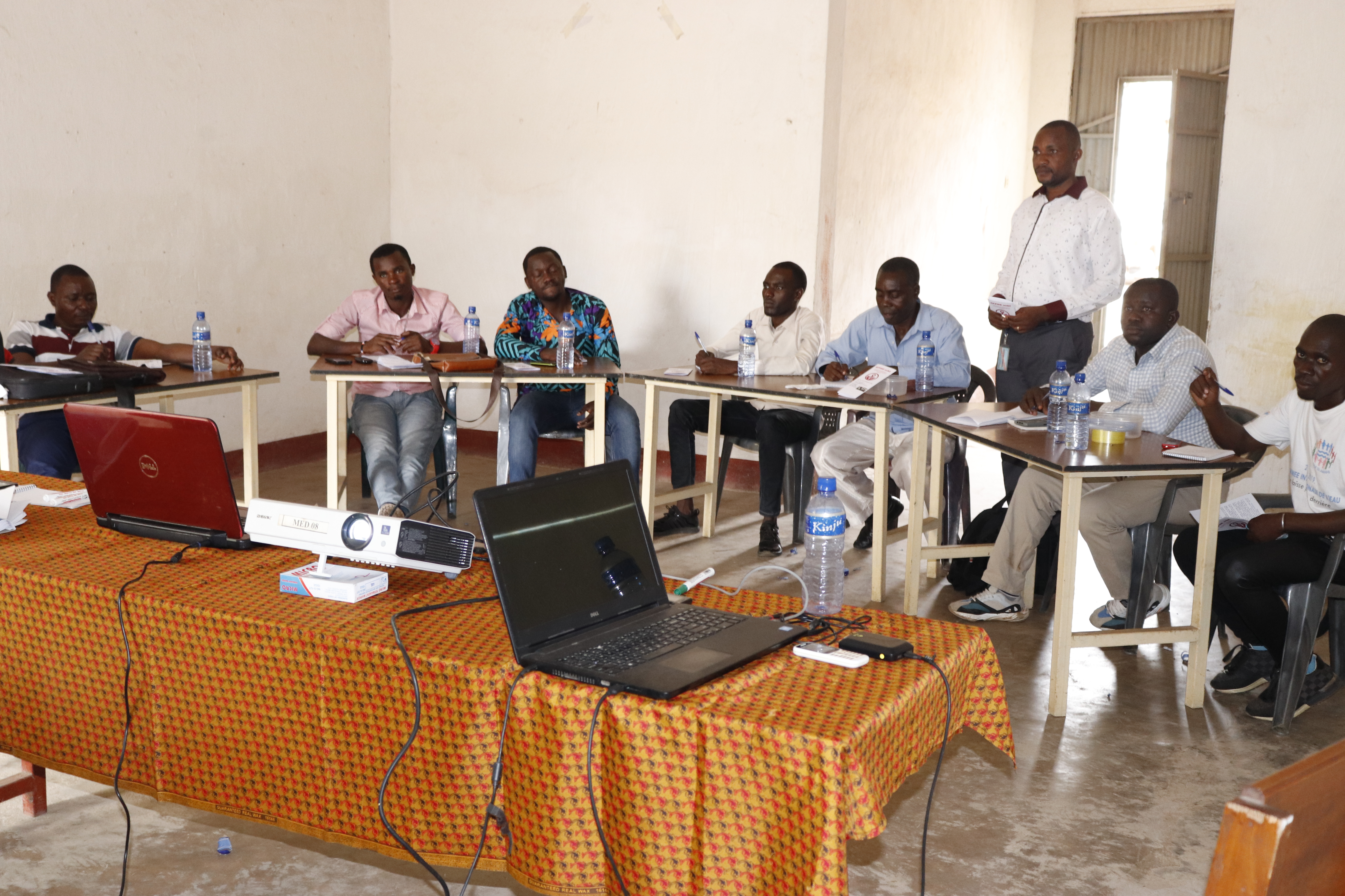 Formation des moniteurs agricoles et agronomes sur la mise en place et la gestion des champs écoles paysans et les pratiques agricoles durables.