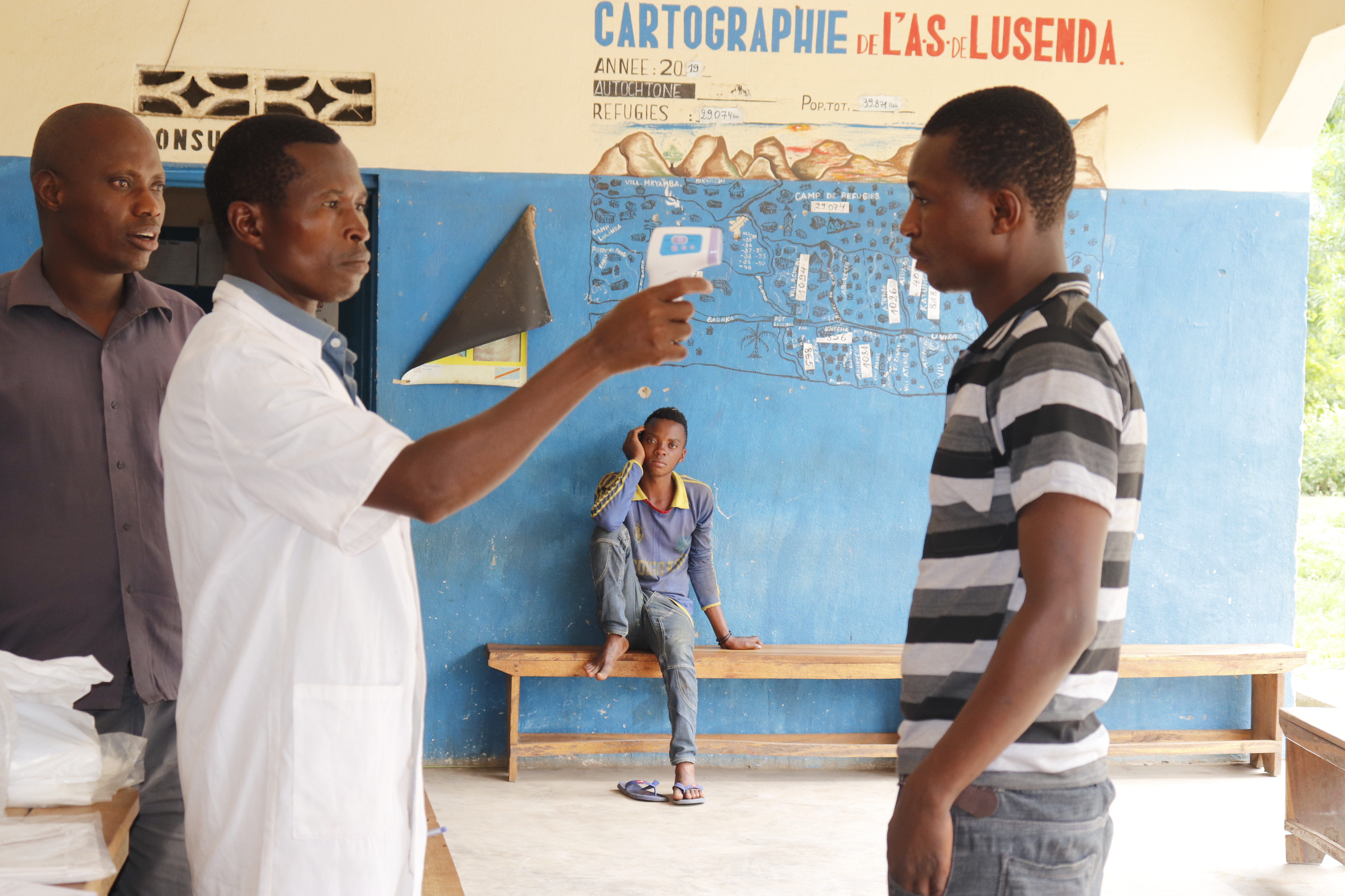 Dotation des dispositifs de prévention contre les maladies à virus EBOLA aux camps de réfugiés burundais de MULONGWE et LUSENDA et aux 12 structures sanitaires de zones de santé de Nundu et Fizi.
