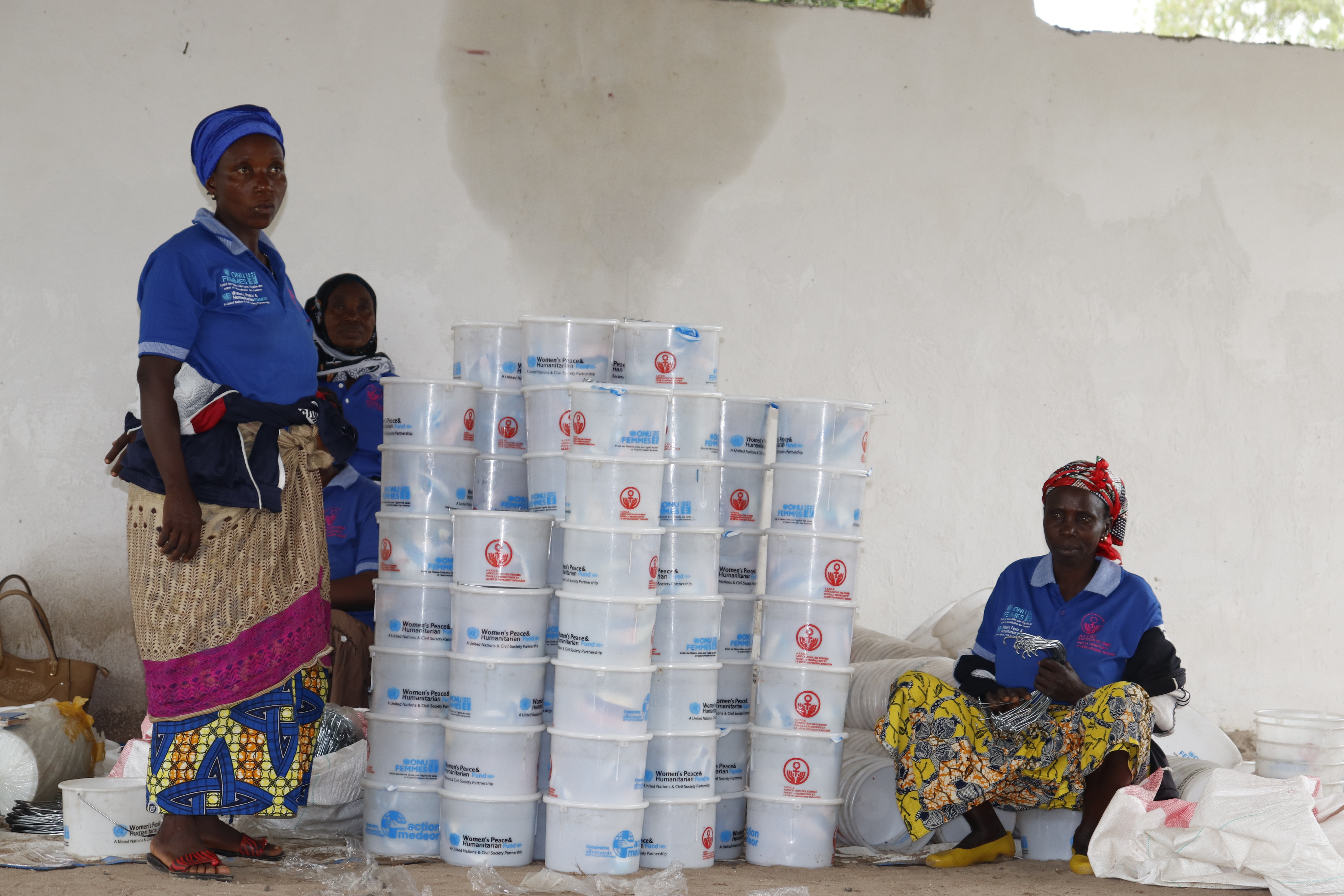 Distribution en deux phases de plus de  5000kits hygiéniques à 2700 femmes et filles déplacées internes et refugiées burundaises de zones de santé de RUZIZI, LEMERA et FIZI avec le soutien financier de l’ONUFEMMES.