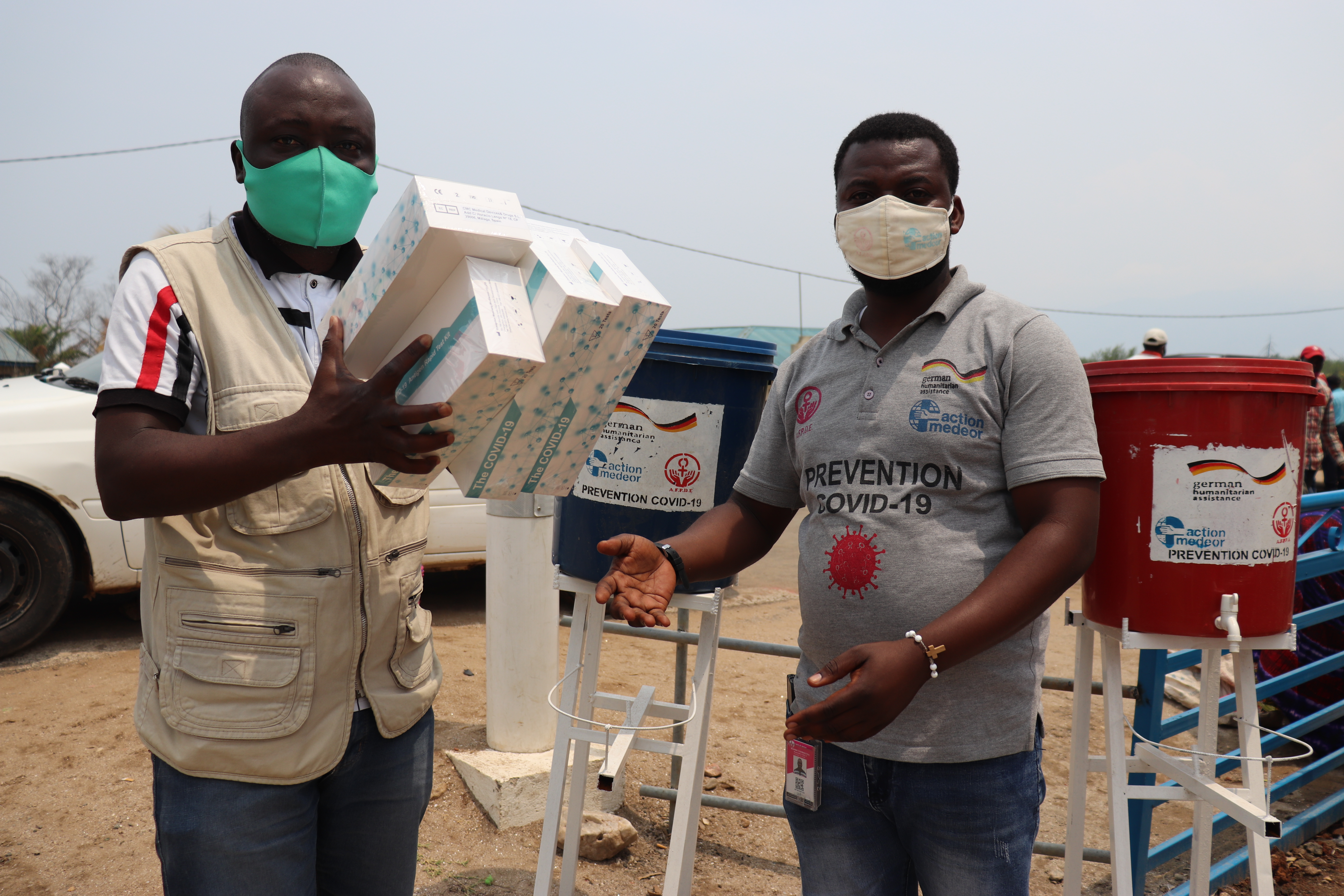 Covid-19 :  Remise de 200 tests rapides antigéniques covid-19 et 3 dispositifs de lavage des mains au Bureau de l’hygiène aux frontières Kavimvira par AFPDE asbl