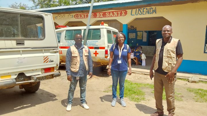 Madame SANDRA AFANOU en mission de contacts  dans la zone de santé de Nundu, territoire de Fizi