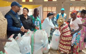 Lancement officiel du projet d’assistance aux 800 femmes et filles sinistrées des catastrophes naturelles de BUSHUSHU et NYAMUKUBI dans le territoire de KALEHE  en articles ménagers essentiels (AME).