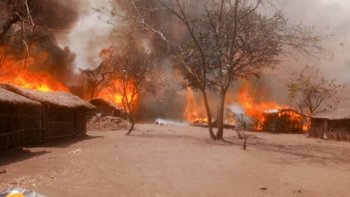 Une centaine des maisons détruites par l’incendie au site des PDIs à Malicha, groupement de Balala Sud, Secteur de Mutambala